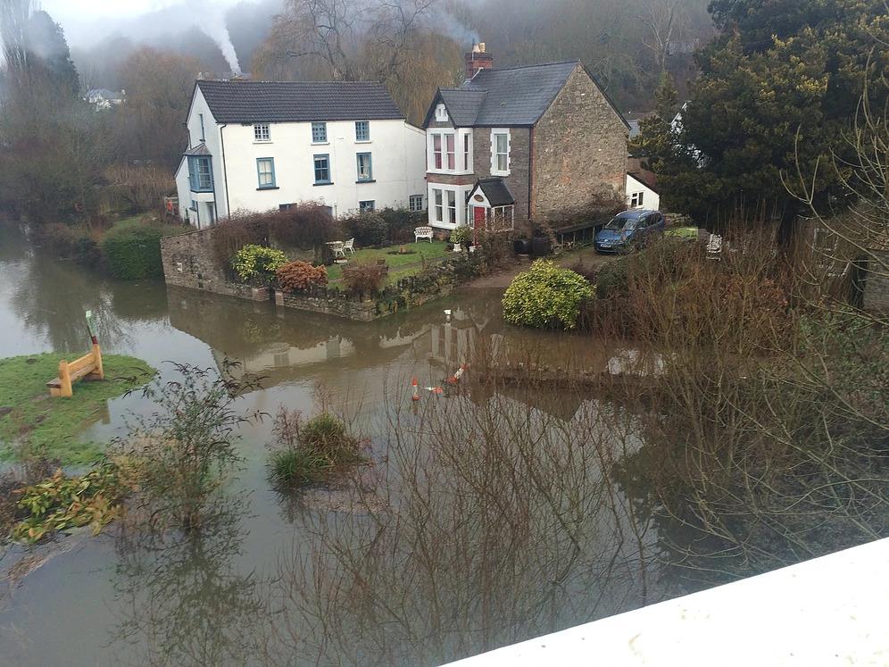 The river Wye at Brockweir rising water levels